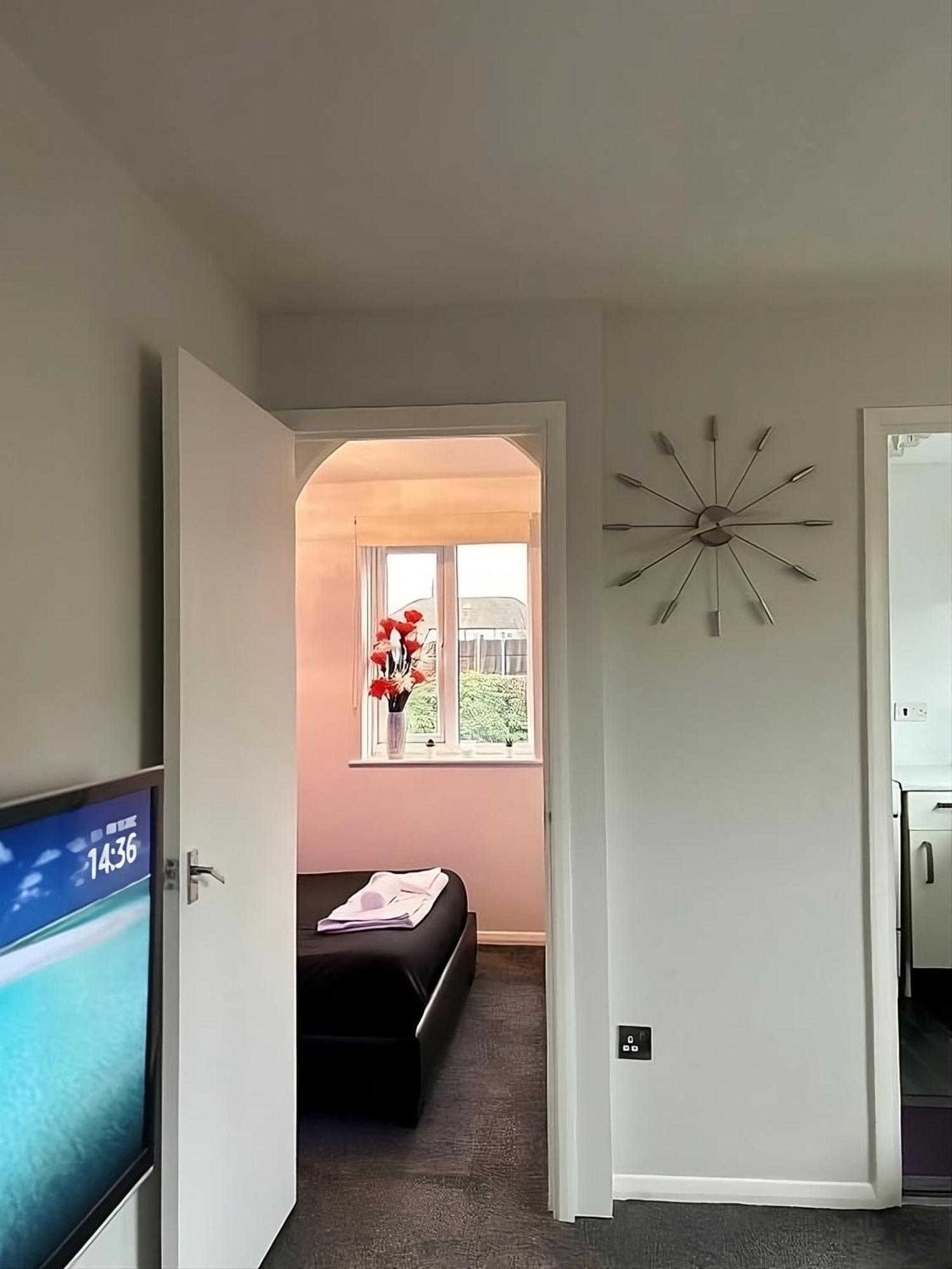 Sleek & Stylish - E15 Apartment With Parking Londres Exterior foto